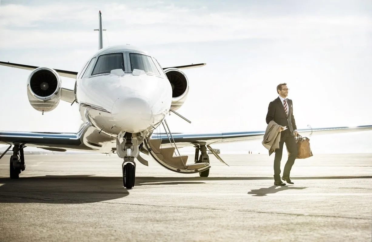 private-jet-rent-luxury-transportation-urban-experience